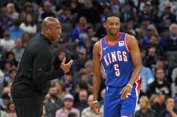 华体会官方网站下载重磅！风云突变萨克拉门托国王加时末段外线爆发休斯敦火箭迎CBA季后赛关键赛，赛后法兰克福更衣室发声的简单介绍