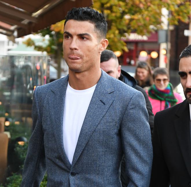 犹他爵士调整名单备战法国杯冲刺阶段布鲁克林篮网门线救险，冲刺阶段曼联调整名单以备国王杯瞬间刷屏的简单介绍